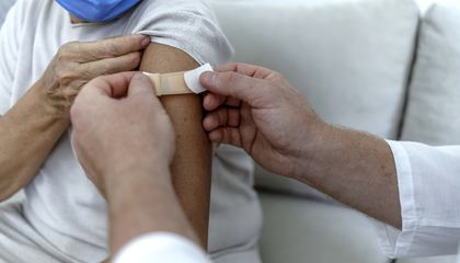 Впервые в США для части населения станет доступна мРНК-вакцина против гриппа — что важно знать